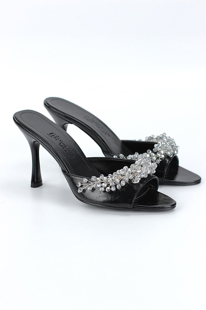 Lucine Esnek Yumuşak Kaymaz Taban (8 cm) Siyah Rugan El Yapımı Gümüş Boncuk Detaylı Kadın Topuklu Terlik 