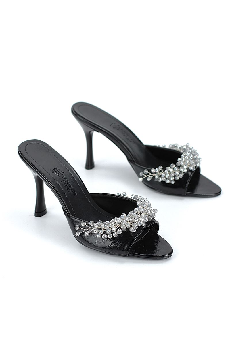 Lucine Esnek Yumuşak Kaymaz Taban (8 cm) Siyah Rugan El Yapımı Gümüş Boncuk Detaylı Kadın Topuklu Terlik 