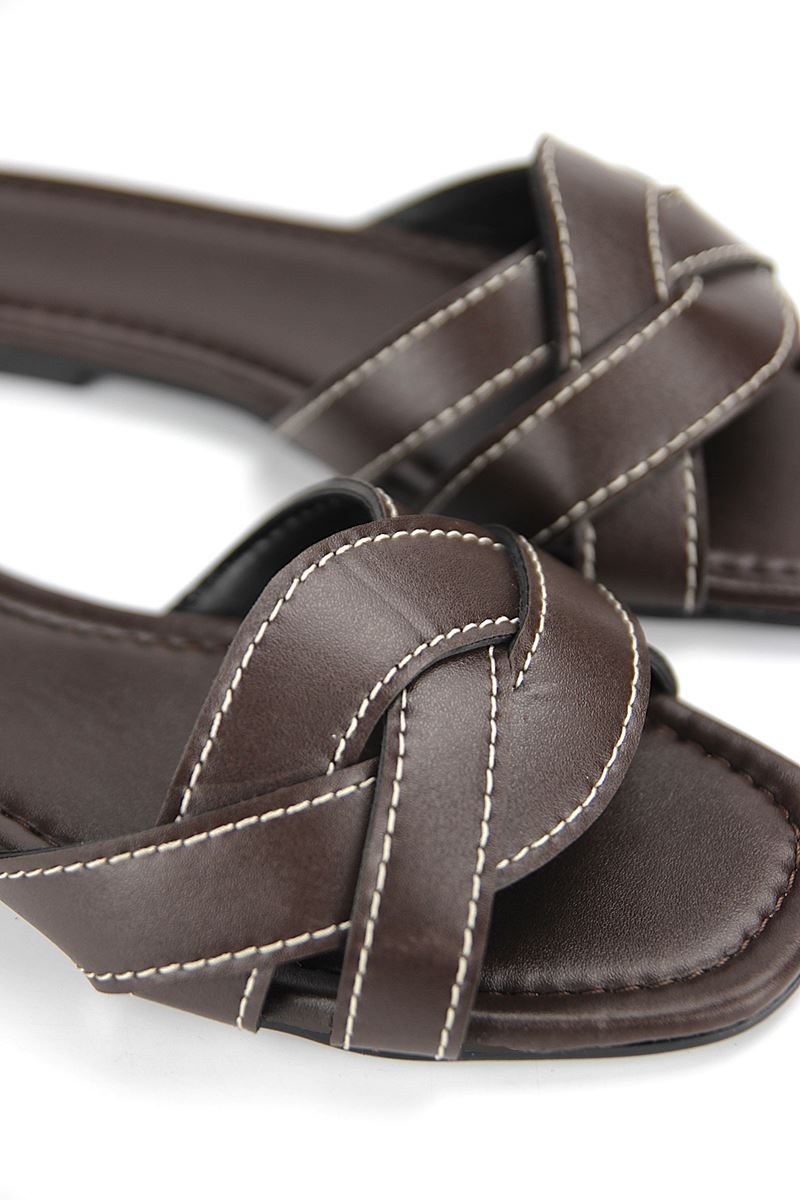 Diane Kadın Çapraz Geçme Dikişli Kahve Cilt Terlik