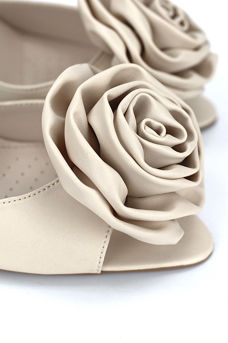 Rosalie Esnek Yumuşak Kaymaz Taban (8 cm) Bej Cilt El Yapımı Gül Detaylı Kadın Topuklu Terlik