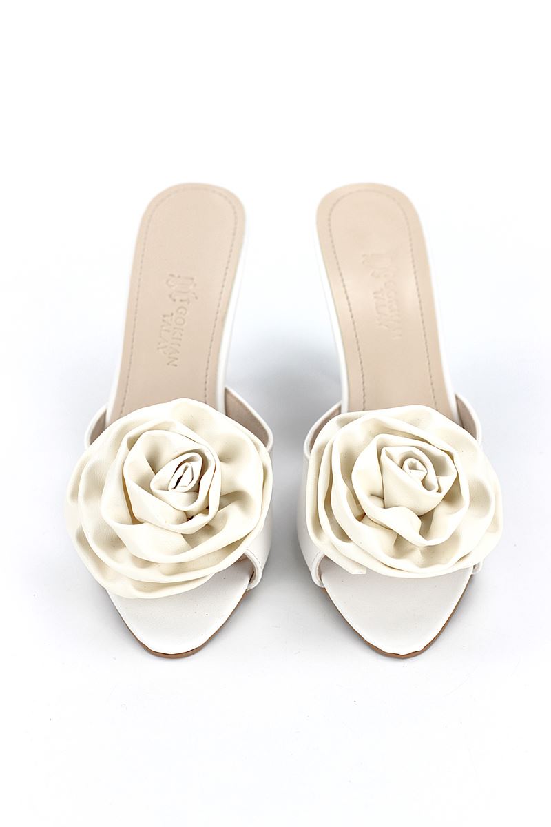 Rosalie Esnek Yumuşak Kaymaz Taban (8 cm) Beyaz Cilt El Yapımı Gül Detaylı Kadın Topuklu Terlik