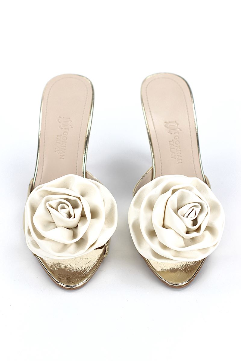 Rodeya Esnek Yumuşak Kaymaz Taban (8 cm) Dore Metalik El Yapımı Gül Detaylı Kadın Topuklu Terlik
