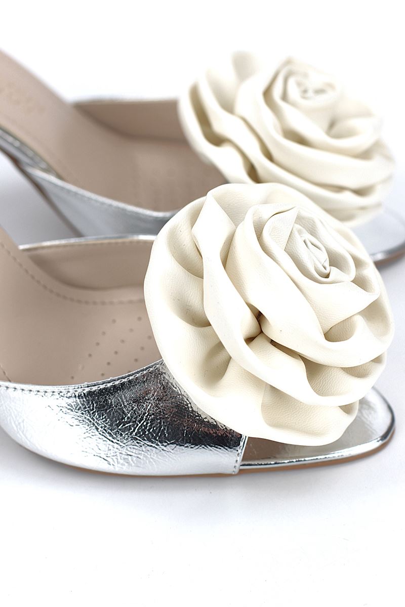 Rodeya Esnek Yumuşak Kaymaz Taban (8 cm) Lame Metalik El Yapımı Gül Detaylı Kadın Topuklu Terlik