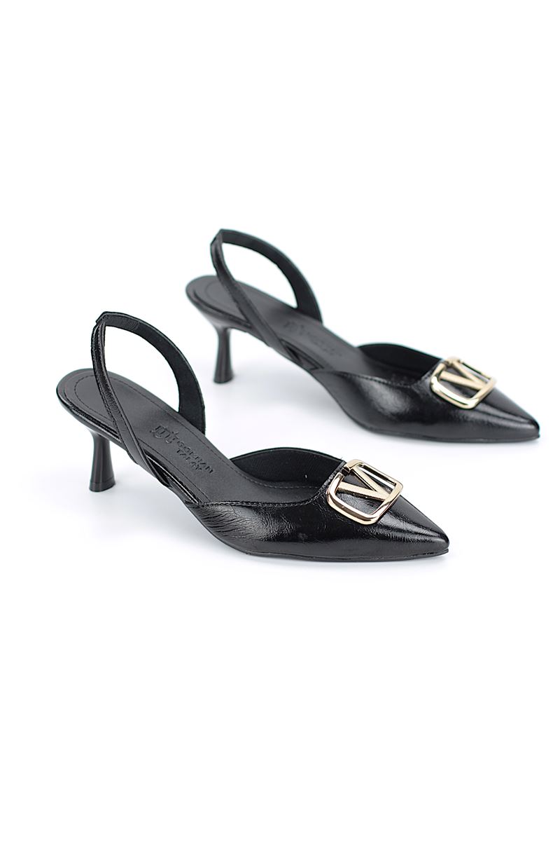 Jolie Esnek Kaymaz Taban Siyah Rugan Orta Topuklu(4-6 cm) Altın V Toka  Klasik Topuklu Ayakkabı