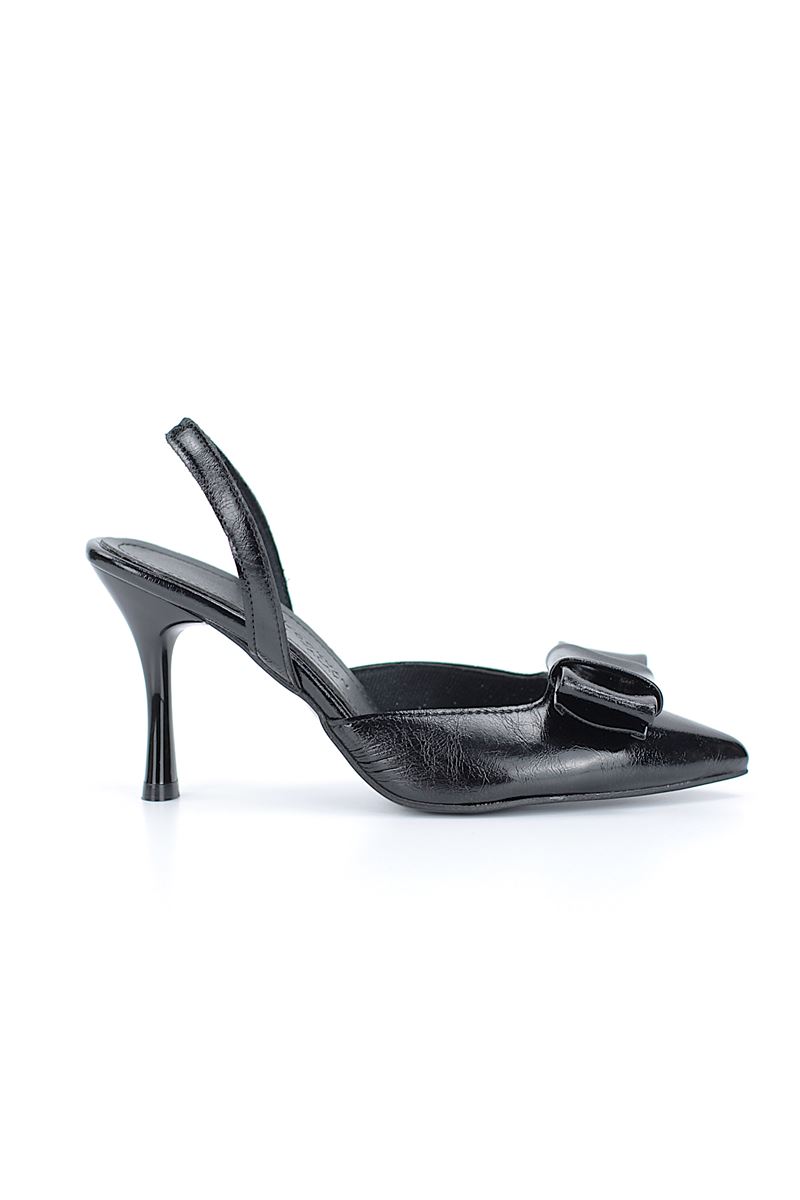 Lunera Esnek Kaymaz Taban Siyah Rugan (8 cm) Köşe Fiyonk Toka Detaylı Kadın Topuklu Ayakkabı