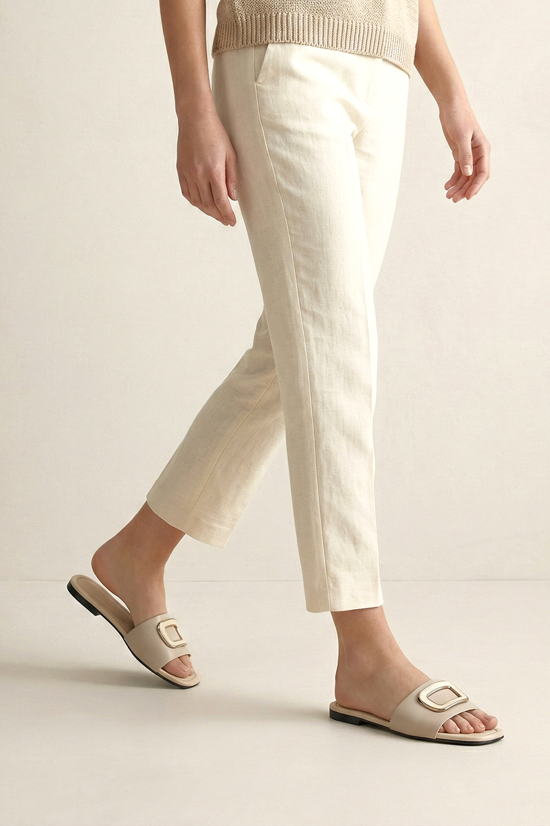 Alenya  Bej Cilt Kemik Toka Detaylı Kadın Terlik