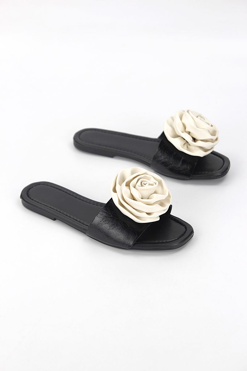 Velrosa Siyah Rugan El Yapımı Beyaz Gül Detaylı Kadın Terlik