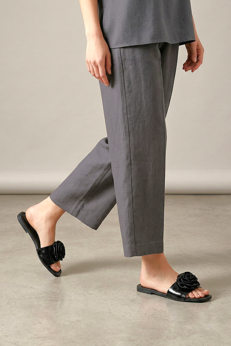 Rosenya Siyah Rugan El Yapımı  Gül Detaylı Kadın Terlik