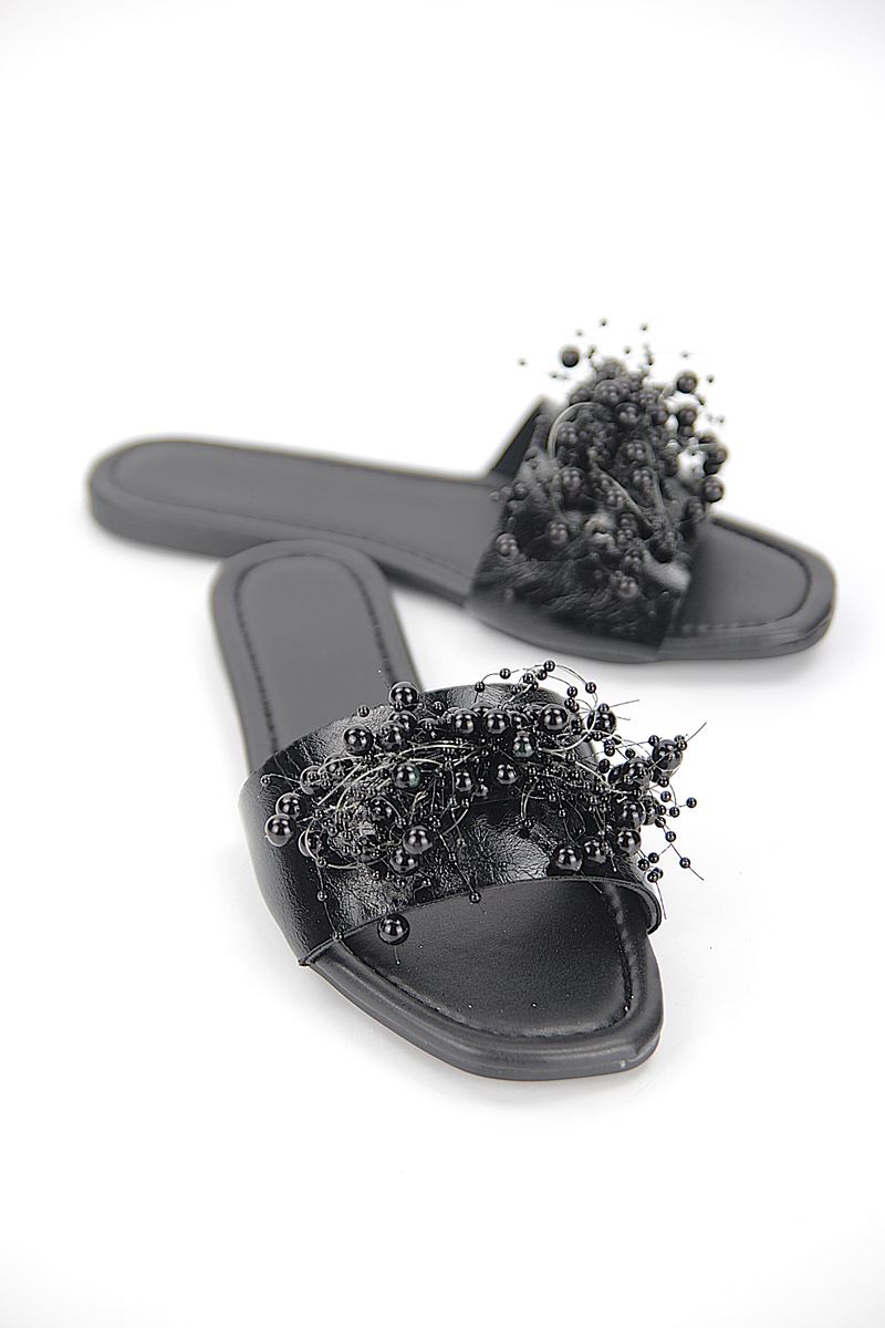 Jumana Siyah Rugan El Yapımı Boncuk Detaylı Kadın Terlik