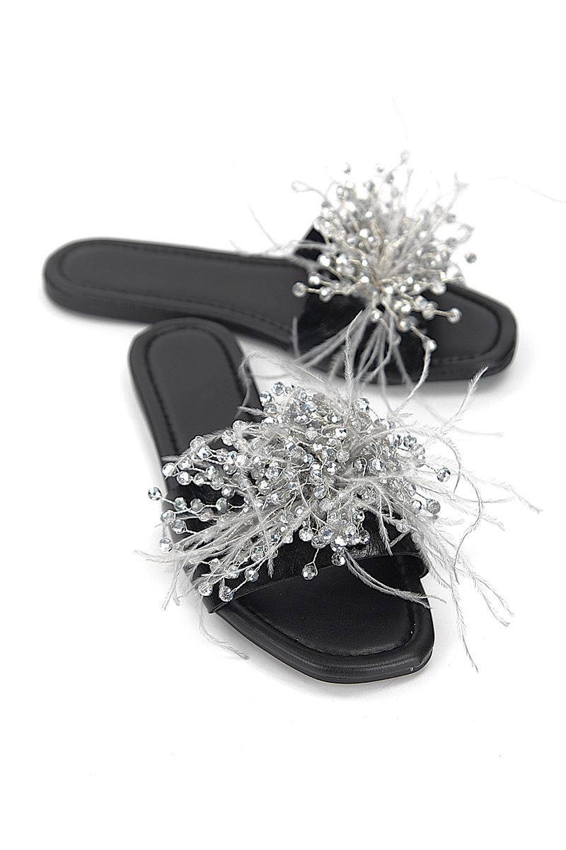 Paloma Siyah Rugan El Yapımı Tüylü Boncuk Taş Detaylı Kadın Terlik