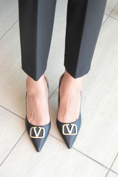 Chiara Siyah Cilt Tokalı Orta Topuklu (8 cm) Klasik Topuklu Ayakkabı