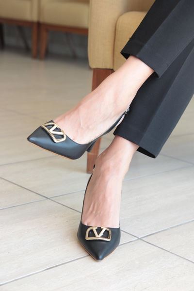 Chiara Siyah Cilt Tokalı Orta Topuklu (8 cm) Klasik Topuklu Ayakkabı