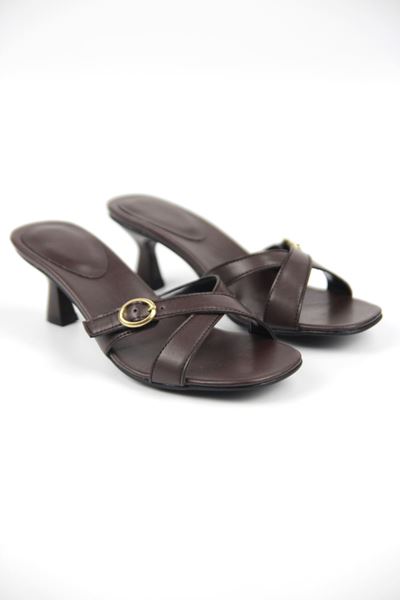 Soleil Kadın Koyu Kahverengi Toka Detaylı İnce Çapraz Şeritli (4 CM) Topuklu Terlik