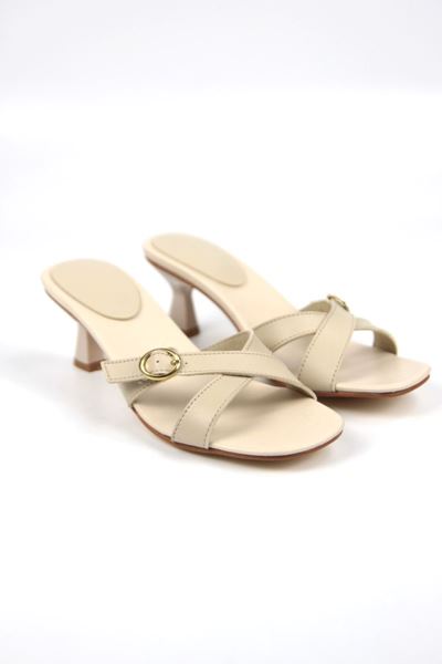 Shay Kadın Bej Cilt Toka Detaylı İnce Çapraz Şeritli (4 CM) Topuklu Terlik