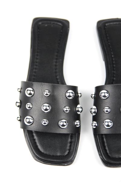 May Kadın Gümüş Yuvarlak Toka Detaylı Siyah Cilt Terlik