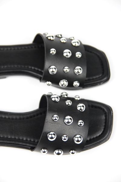 May Kadın Gümüş Yuvarlak Toka Detaylı Siyah Cilt Terlik