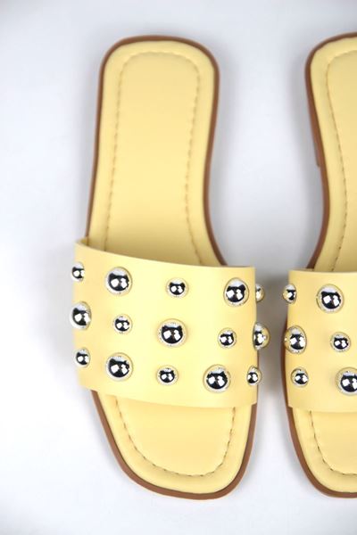 May Kadın Gümüş Yuvarlak Toka Detaylı Sarı Cilt Terlik