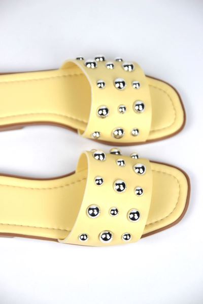 May Kadın Gümüş Yuvarlak Toka Detaylı Sarı Cilt Terlik