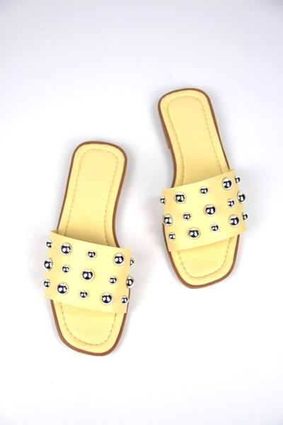 May Kadın Gümüş Yuvarlak Toka Detaylı Sarı Cilt Terlik