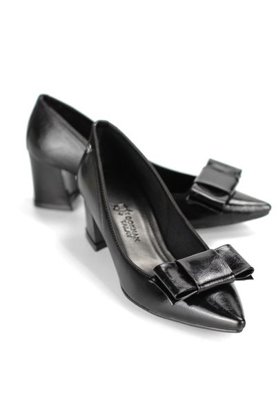 Benedita Esnek Yumuşak Kaymaz Taban (4 cm) Kadın Kalın Topuk Köşe Fiyonkllu Siyah Rugan Ayakkabı