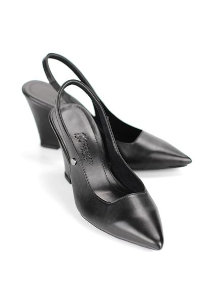 Agape  Esnek Yumuşak Kaymaz Taban (8cm) Siyah Cilt  Açık Lastikli Kadın Dolgu Topuklu Ayakkabı