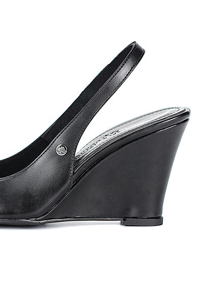 Agape  Esnek Yumuşak Kaymaz Taban (8cm) Siyah Cilt  Açık Lastikli Kadın Dolgu Topuklu Ayakkabı