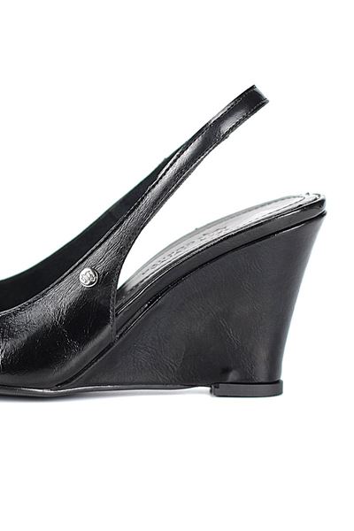 Agape  Esnek Yumuşak Kaymaz Taban (8cm)  Siyah Rugan  Açık Lastikli Kadın Dolgu Topuklu Ayakkabı