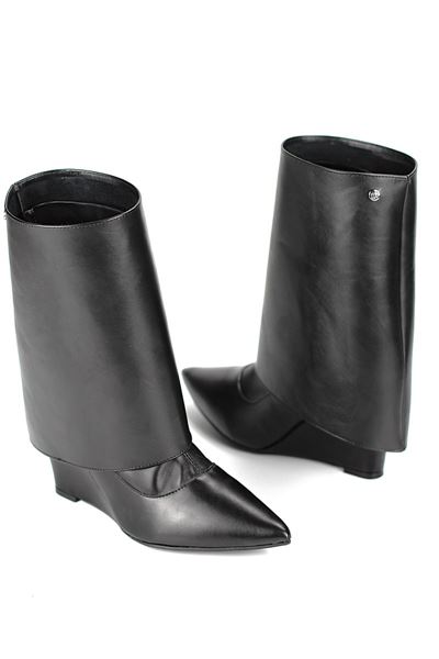 Avenzia  Siyah Esnek Yumuşak Kaymaz Taban Dolgu Topuklu Yakalı ( 8 cm) Streç Bot