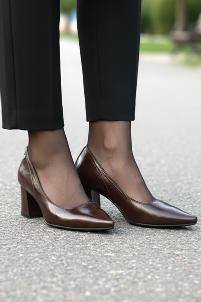 Zaneta Esnek Yumuşak Kaymaz Taban (4 cm) Kadın Kalın Topuk  Kahverengi Rugan Ayakkabı