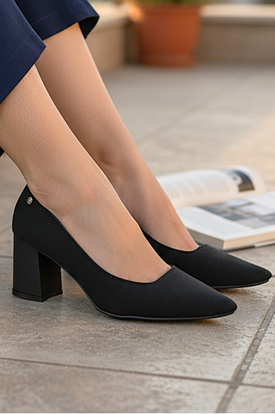 Nevra Esnek Yumuşak Kaymaz Taban (7 cm) Siyah Süet Kadın Kalın Topuklu Ayakkabı