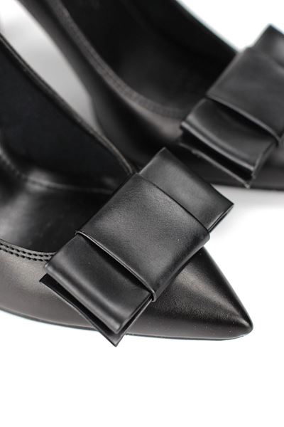 Polina Esnek Yumuşak Kaymaz Taban (8 cm) Siyah Cilt Köşe Fiyonk Kadın Topuklu Ayakkabı