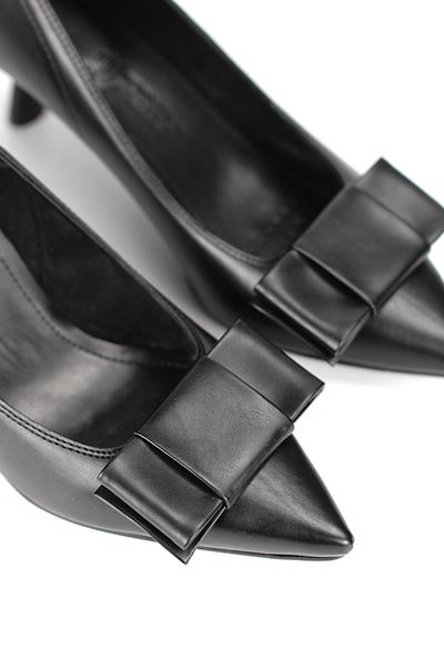 Vellon Esnek Yumuşak Kaymaz Taban (4 cm) Siyah Cilt Köşe Fiyonk Kadın Topuklu Ayakkabı