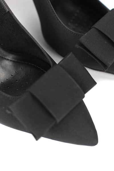 Nivelle Esnek Yumuşak Kaymaz Taban (8 cm) Siyah Süet  Açık Lastikli Köşe Fiyonk Kadın Topuklu Ayakkabı