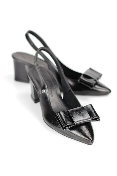 Nira Esnek Yumuşak Kaymaz Taban (4 cm) Siyah Rugan  Açık Lastikli Kadın Kalın Topuklu Köşe Fiyonklu Ayakkabı