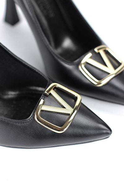 Camille Esnek Yumuşak Kaymaz Taban (10 cm) Siyah Cilt V Toka Kadın Topuklu Ayakkabı