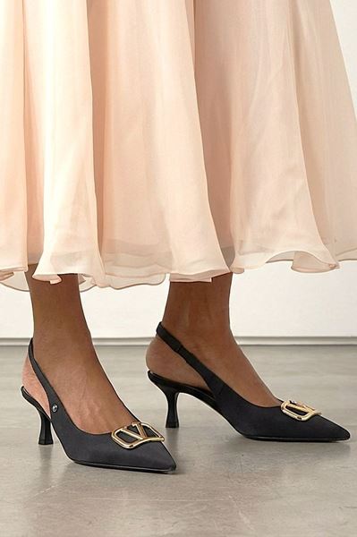 Liselotte Esnek Yumuşak Kaymaz Taban (4 cm) Siyah Süet  Açık Lastikli V Toka Kadın Topuklu Ayakkabı