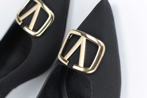 Liselotte Esnek Yumuşak Kaymaz Taban (4 cm) Siyah Süet  Açık Lastikli V Toka Kadın Topuklu Ayakkabı