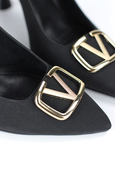 Hilda Esnek Yumuşak Kaymaz Taban (8 cm) Siyah Süet  Açık Lastikli V Toka Kadın Topuklu Ayakkabı