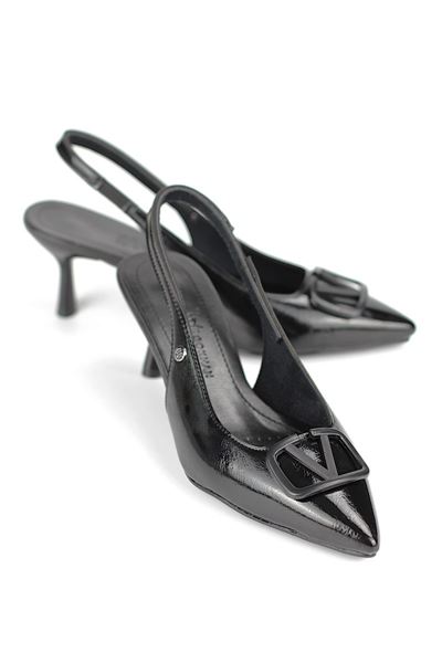 Lilith Esnek Yumuşak Kaymaz Taban (4 cm) Siyah Rugan Açık Lastikli V Toka Kadın Topuklu Ayakkabı