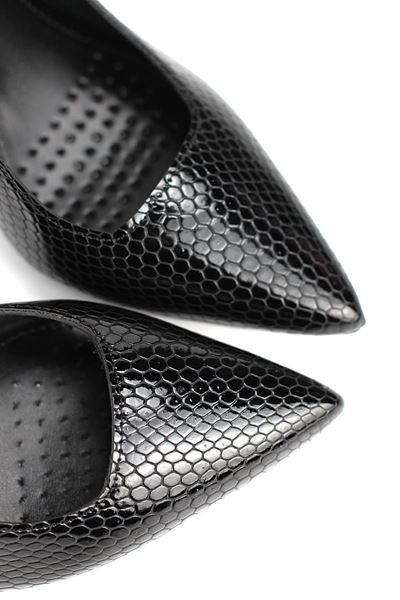 Margaret  Esnek Yumuşak Kaymaz Taban (10 cm) Rugan Siyah Yılan Baskı Açık Lastikli Kadın Kalın Topuklu Ayakkabı