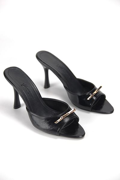 Mirelya Esnek Yumuşak Kaymaz Taban (8 cm) Siyah Rugan Metal Fiyonk Detaylı Kadın Topuklu Terlik