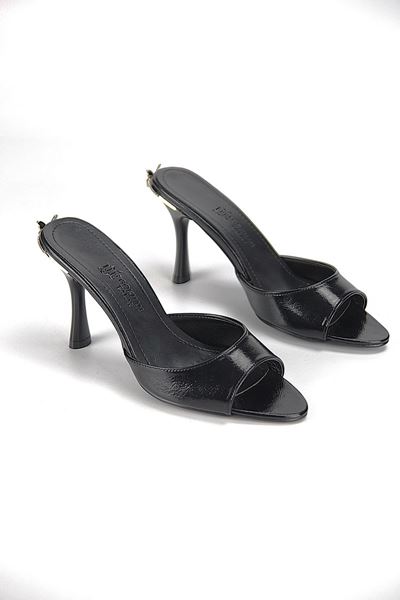 Butterfly Esnek Yumuşak Kaymaz Taban (8 cm) Siyah Rugan Metal Kelebek Detaylı Kadın Topuklu Terlik