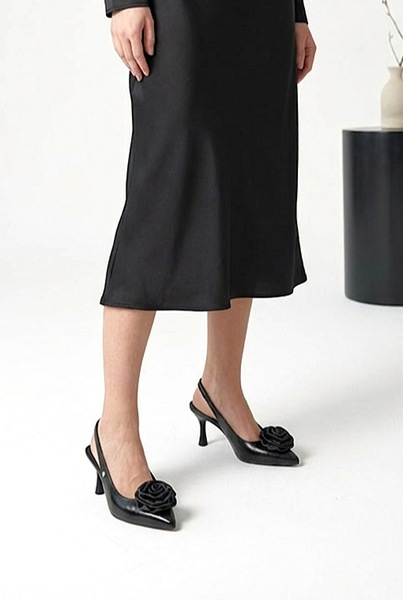 Rosalind Esnek Yumuşak Kaymaz Taban (8 cm) Siyah Rugan El Yapımı Gül Detaylı Açık Lastikli Kadın Topuklu Ayakkabı