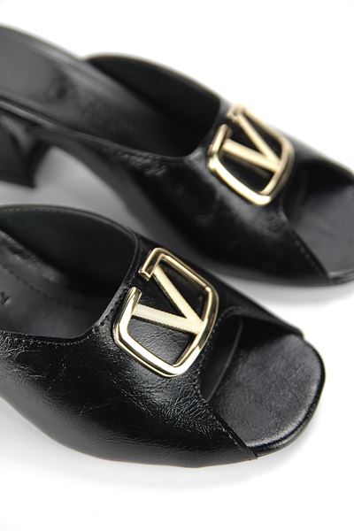 Vespera Esnek Yumuşak Kaymaz Taban (4 cm) Siyah Rugan V Toka Kadın Kalın Topuklu Terlik