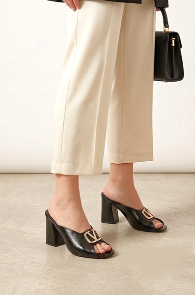 Soraya Esnek Yumuşak Kaymaz Taban (8 cm) Siyah Rugan V Toka Kadın Kalın Topuklu Terlik