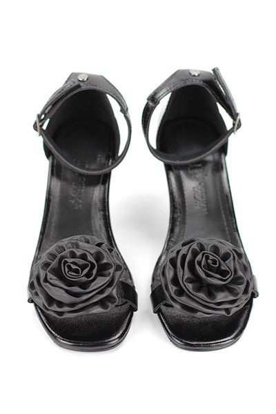 Solen Esnek Yumuşak Kaymaz Taban (4 cm) Siyah Rugan El Yapımı Gül Detaylı Kadın Topuklu Ayakkabı