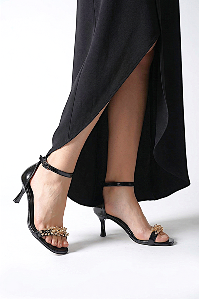 Pearl Esnek Yumuşak Kaymaz Taban (4 cm) Siyah Rugan El Yapımı Altın Boncuk Detaylı Kadın Topuklu Ayakkabı