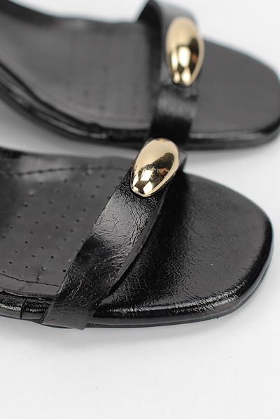 Ametra Esnek Yumuşak Kaymaz Taban (4 cm) Siyah Rugan  Tek Bantlı Tokalı Kadın Topuklu Ayakkabı