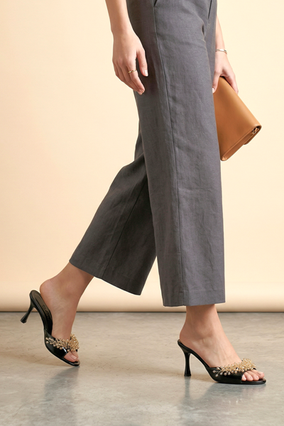 Lucine Esnek Yumuşak Kaymaz Taban (8 cm) Siyah Rugan El Yapımı Altın Boncuklu Kadın Topuklu Terlik 