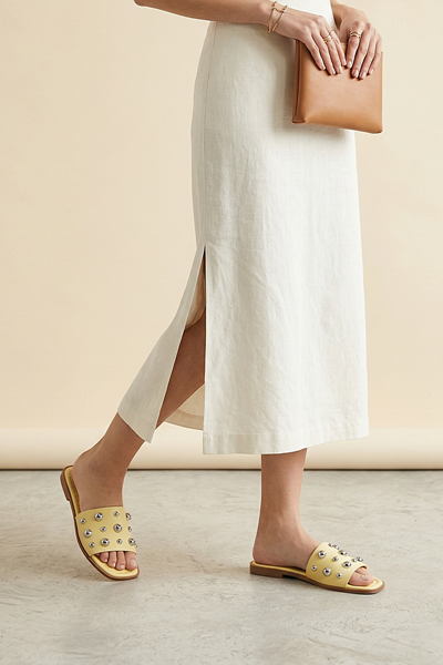 May Kadın Gümüş Yuvarlak Zımba Detaylı Sarı Cilt Terlik